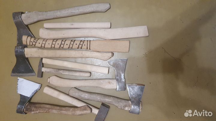 Топоры, молотки и топорища