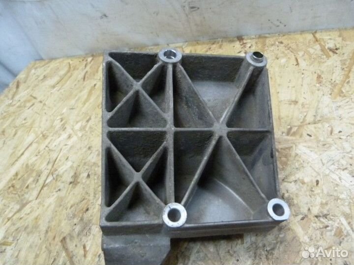 Кронштейн гидроусилителя Audi A8 4E 2002-2010