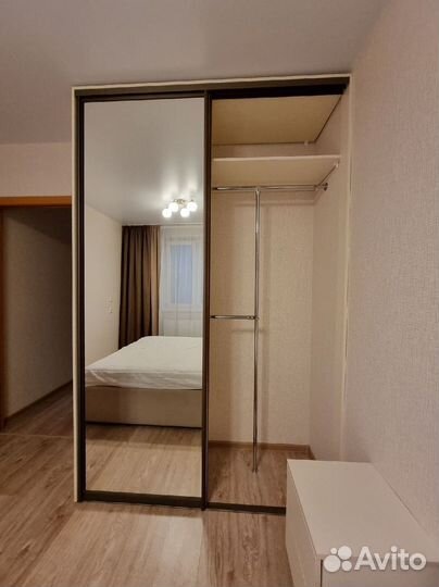 Шкаф с зеркалом