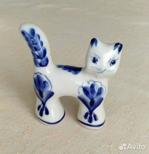 Фарфоровая статуэтка Кошка Гжель