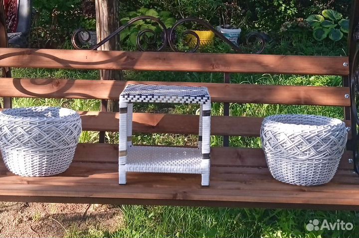 Изделия из ротанга. Пуфик и кашпо