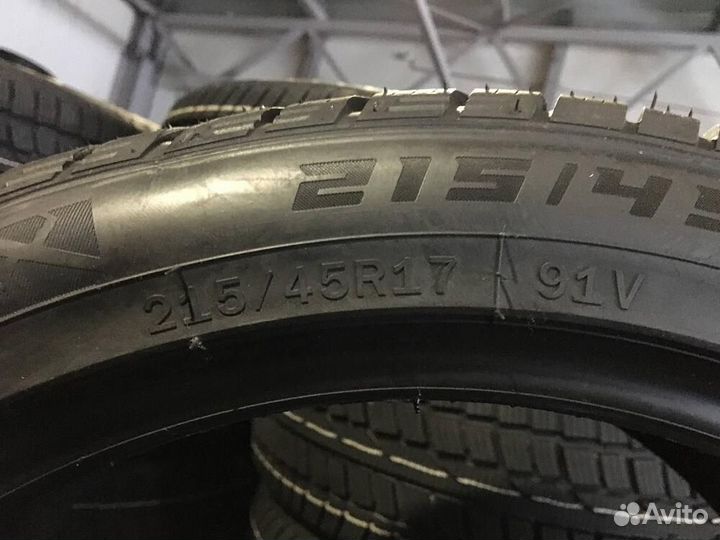 Windforce Snowblazer UHP 215/45 R17 91V