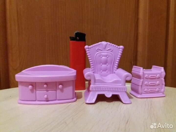 Мебель для кукол и куколка