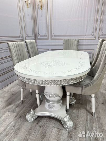 Столы и стулья