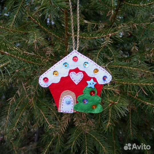 Ёлочная игрушка из фетра Домик