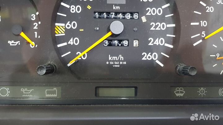 Приборная панель на Mercedes-Benz W124