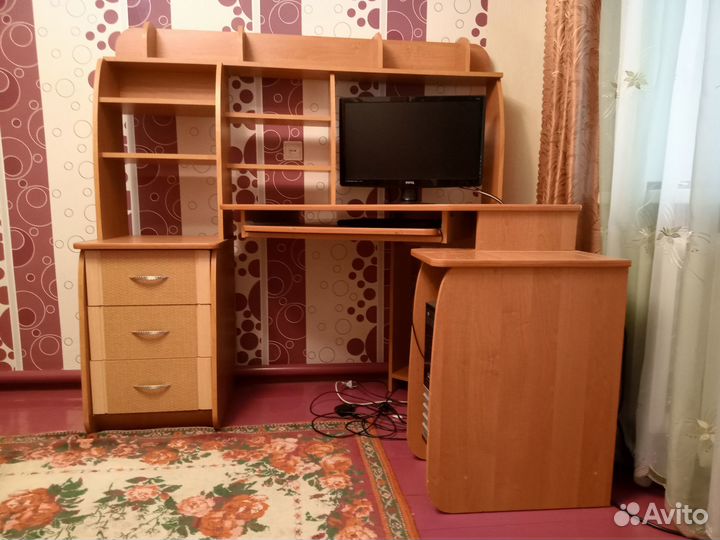 Продается компьютерный стол