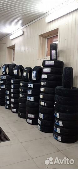 Sonix Snowrover 868 225/55 R17