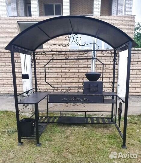 Мангал с крышей