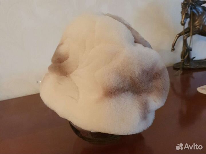 Шапка из мутона женская