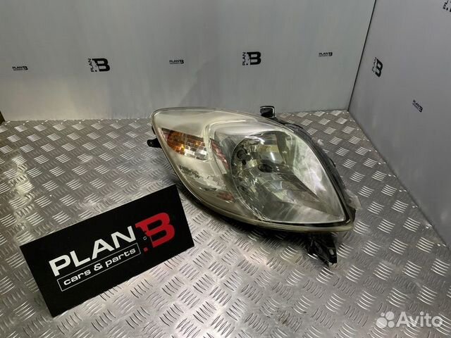 Фара галогеновая передняя правая Toyota Yaris XP90