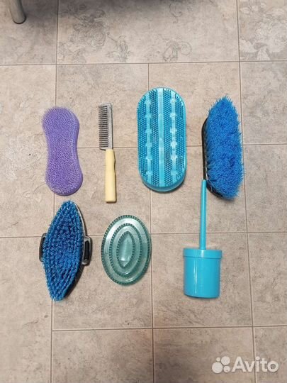 Щетки для лошадей с ящиком