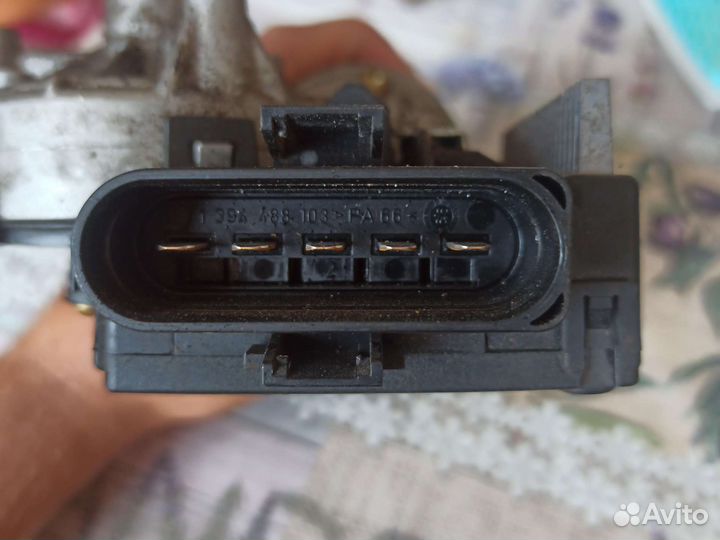 Двигатель стеклоочистителя на Sharan