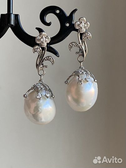 Серьги с округлым барочным жемчугом