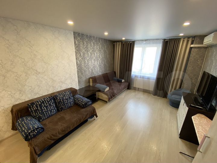 2-к. квартира, 65 м², 2/13 эт.