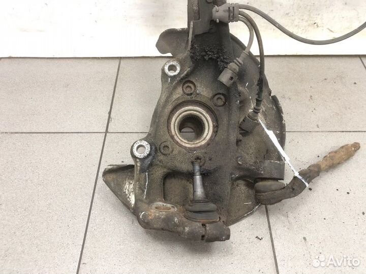 Кулак поворотный передний левый Audi A4 седан 2.0