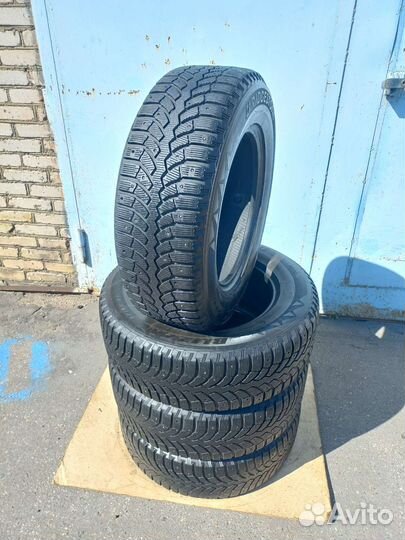 Bridgestone Blizzak Spike-01 245/65 R17