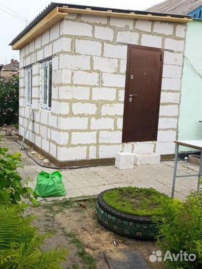 Бригада строителей/ Забор/ Пристройка к дому