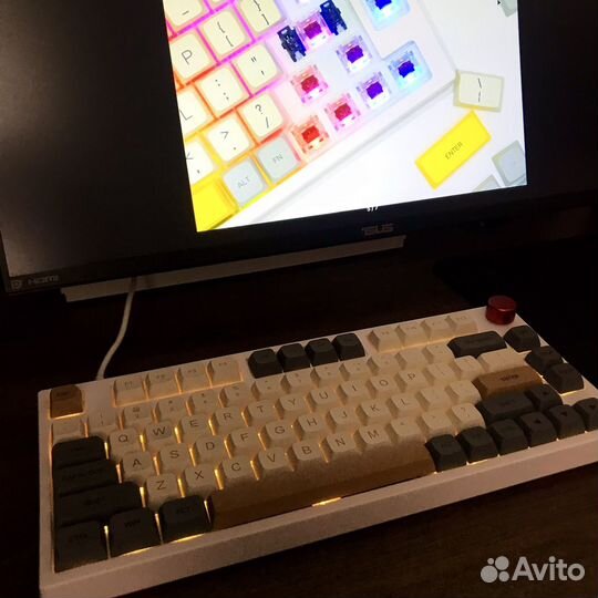 Механическая клавиатура на базе Epomaker TH80