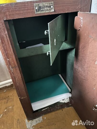 Сейф металлический