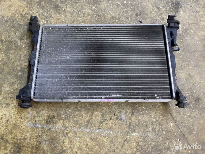 Радиатор охлаждения двигателя Б/У 1671969