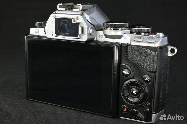 На запчасти Olympus om d e m10