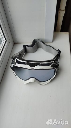 Горнолыжные очки uvex