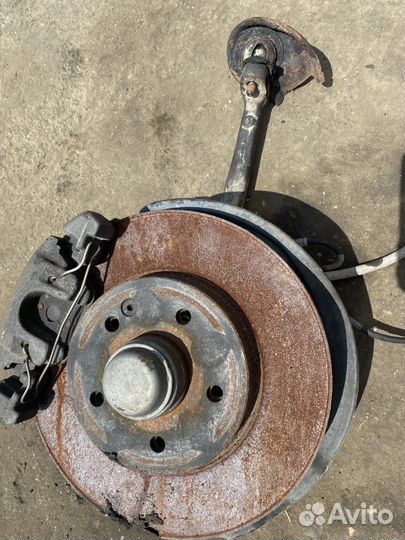 Кулак поворотный передний левый Mercedes-Benz E-кл