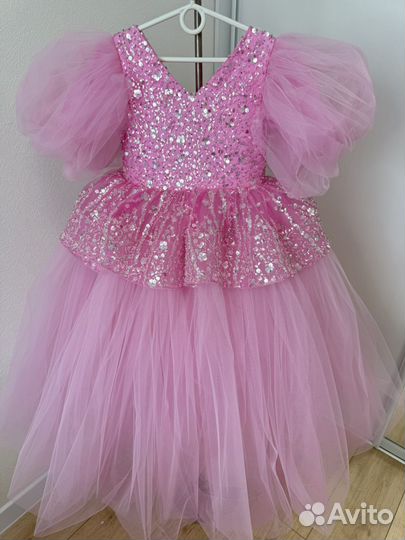 Нарядное платье для девочки ручной работы