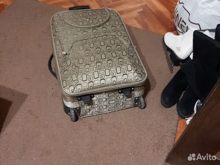 Чемодан на колесах большой