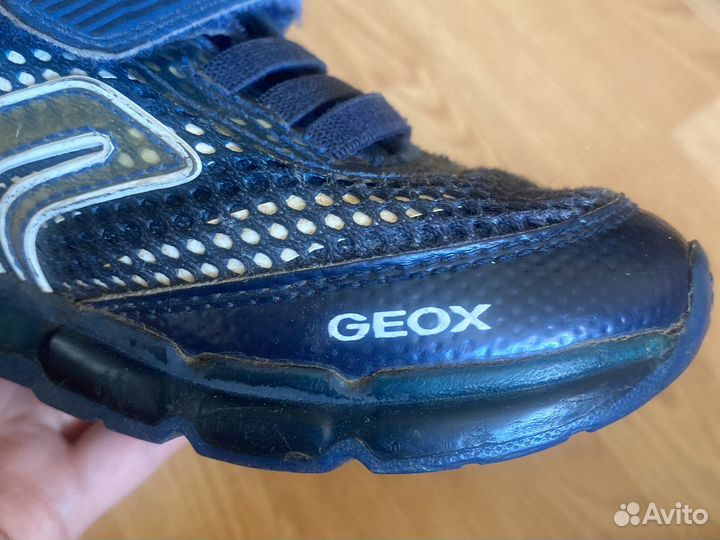 Кроссовки geox 28