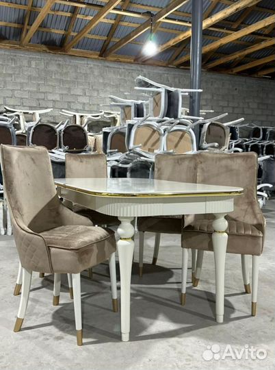 В наличии стол