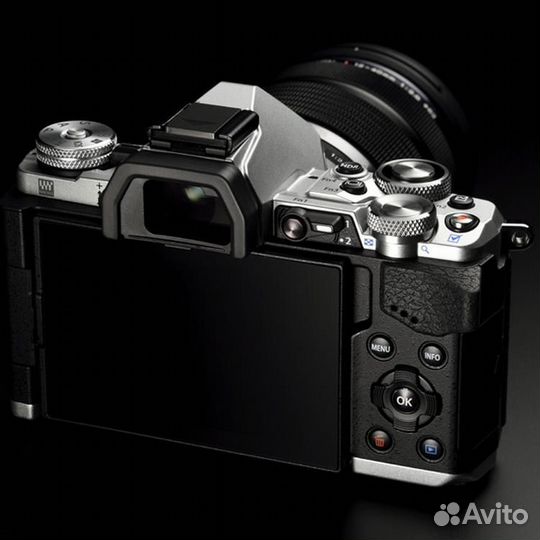 Olympus om d e m5 mark ii(12-50мм EZ) +4гб+Сумка+
