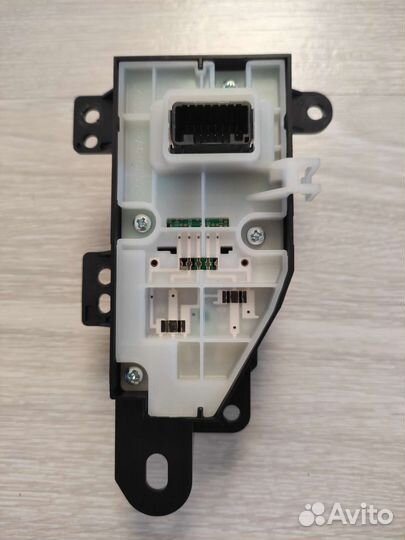 Блок управления стояночным тормозом Toyota