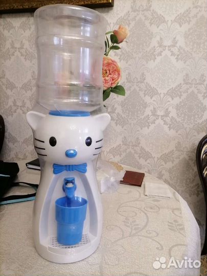 Кулер для воды и сока