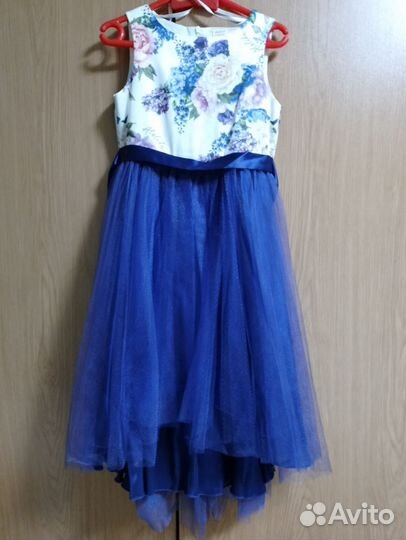 Платье для девочки нарядное, рост 128