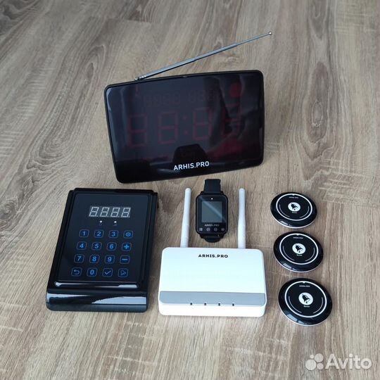 Комплект: кнопка вызова официанта, персонала и час