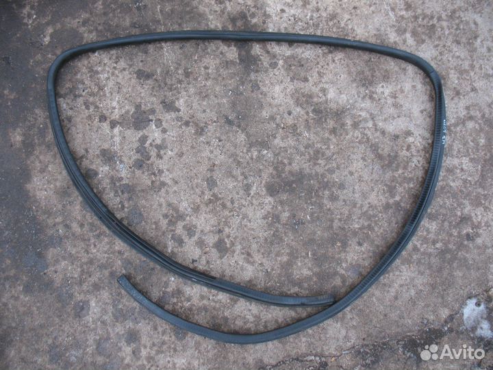 Седан задний правый уплотнитель Nissan Almera N16