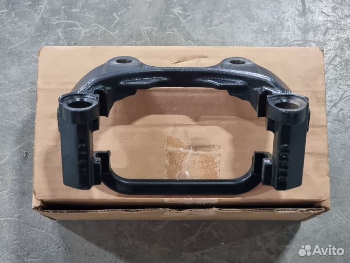 Скоба суппорта заднего Cadillac Escalade