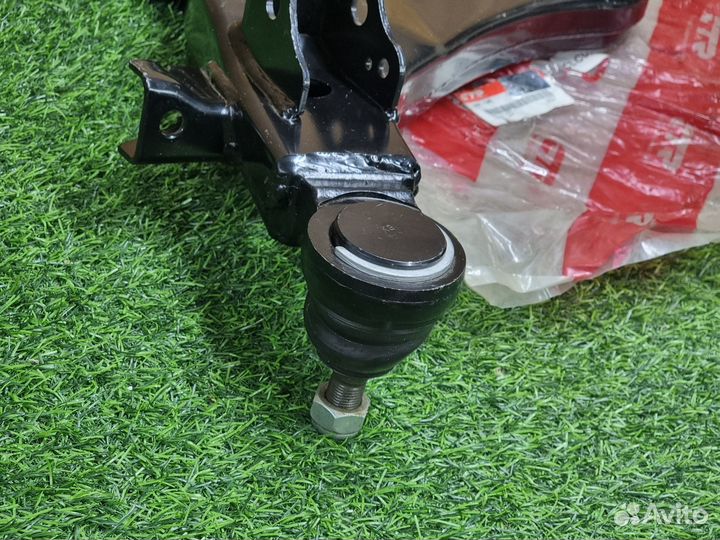 Рычаг подвески лев нижний Toyota Hilux Vigo 05-08