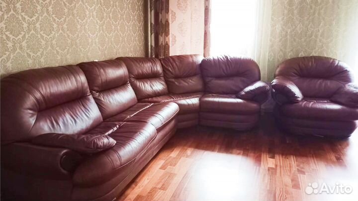 Кожаный диван и кресла