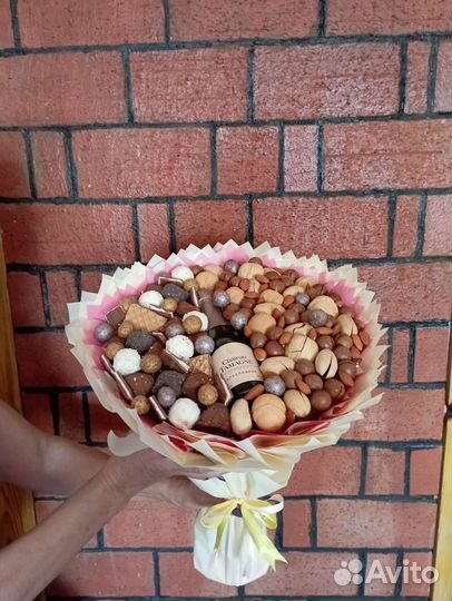 Букет из шоколада и орехов