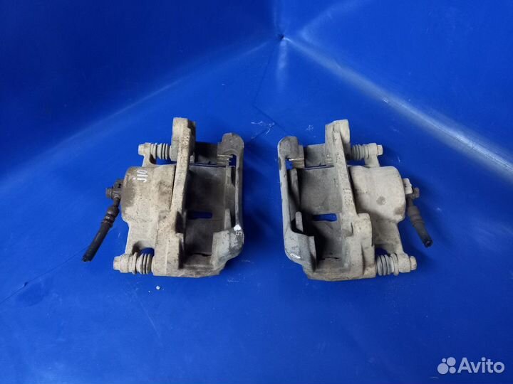 Суппорт тормозной передний Nissan Qashqai I рестай