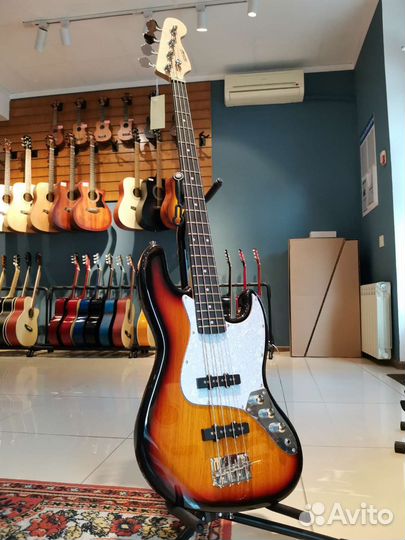 Бас гитара Новая