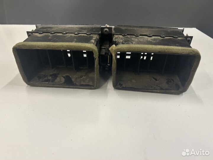 Центральный дефлектор Mitsubishi Galant 9