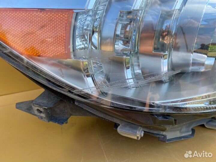 Фара ксеноновая правая Lexus Es250 2012-2015