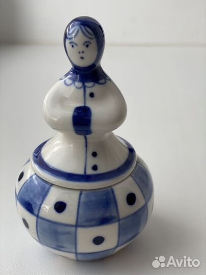 Статуэтка шкатулка Девушка/Барышня в полушубке