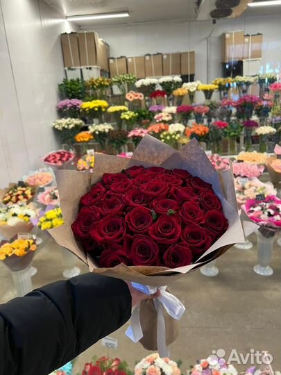 25 роз красные