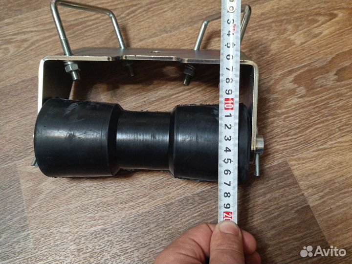 Килевой ролик для лодочного прицепа