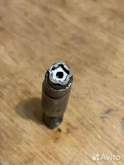 Секретка ключ запасного колеса land cruiser